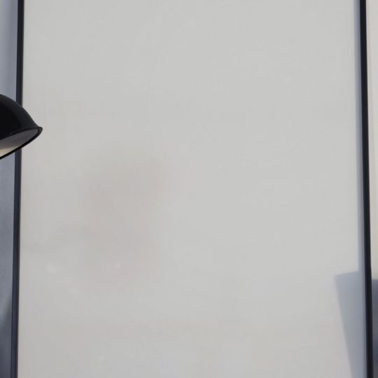インテリアデスクポスター白の Android スマホ 壁紙
