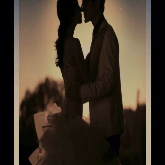 Couple kiss Android SmartPhone Wallpaper