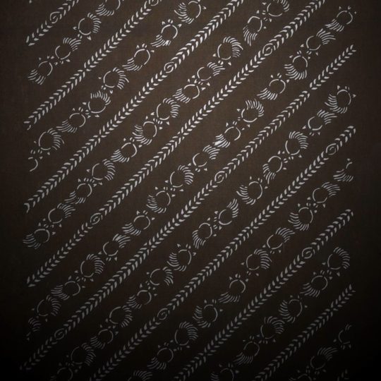Black Chasing also Android SmartPhone Wallpaper
