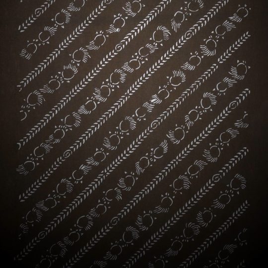 Black Chasing also Android SmartPhone Wallpaper