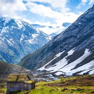 Landscape meadow mountain Apple Watch photo face Wallpaper