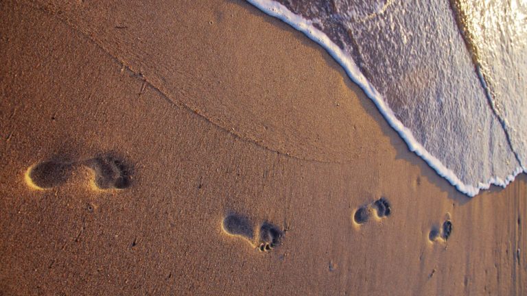 Landscape sea beach footprints Desktop PC / Mac Wallpaper