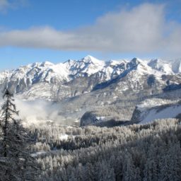 Snowy mountain landscape iPad / Air / mini / Pro Wallpaper