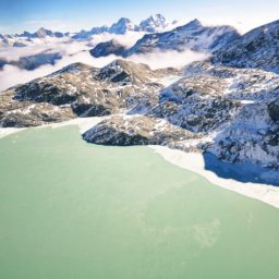 Snowy mountain landscape iPad / Air / mini / Pro Wallpaper