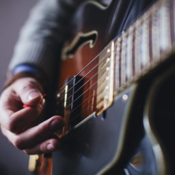 Guitar and guitarist iPad / Air / mini / Pro Wallpaper