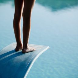 Foot diving board water blue iPad / Air / mini / Pro Wallpaper