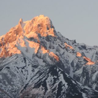 Rocky mountain landscape iPhone4s Wallpaper