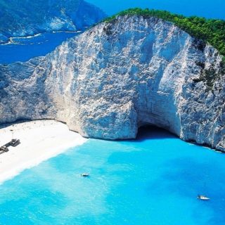 Beach landscape blue iPhone4s Wallpaper