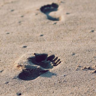 Landscape sand Footprints iPhone4s Wallpaper