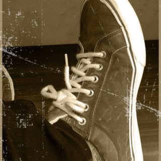 Sneakers Sepia iPhone5s / iPhone5c / iPhone5 Wallpaper