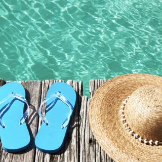 Sea hat sandals Beach iPhone5s / iPhone5c / iPhone5 Wallpaper