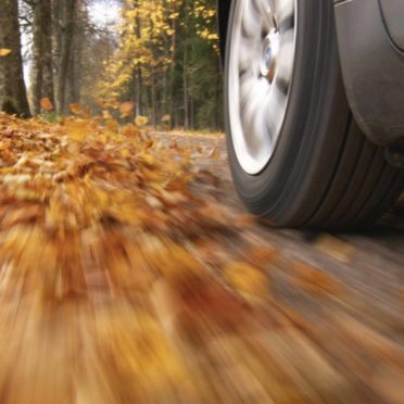 Landscape car tire iPhone6s / iPhone6 Wallpaper