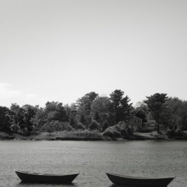 Black-and-white mountain landscape boat iPhone6s / iPhone6 Wallpaper