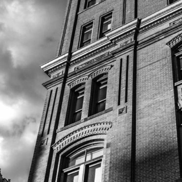 Landscape black and white building iPhone6s / iPhone6 Wallpaper