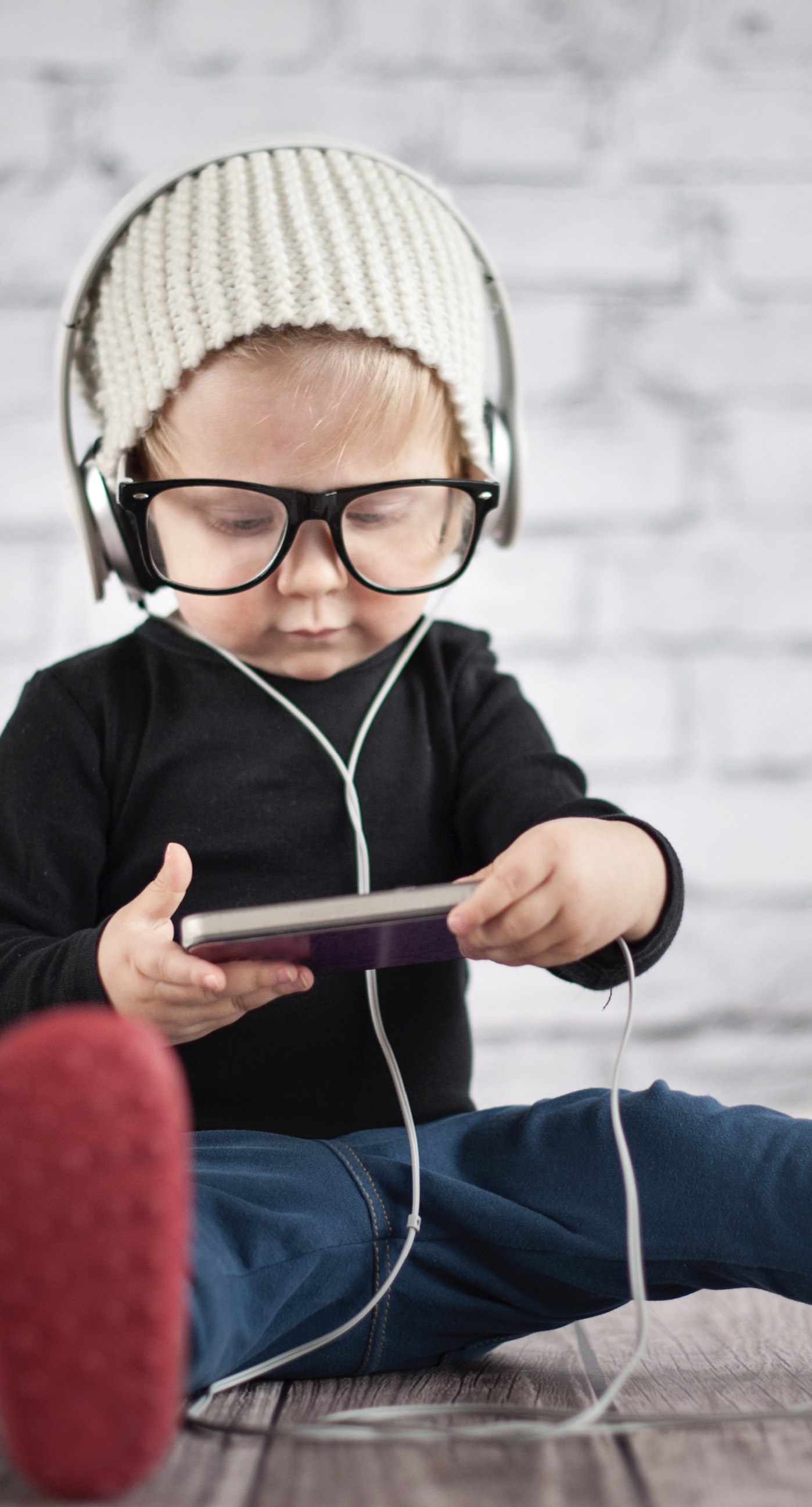 Cute baby glasses smartphone wallpaper.sc iPhone6sPlus