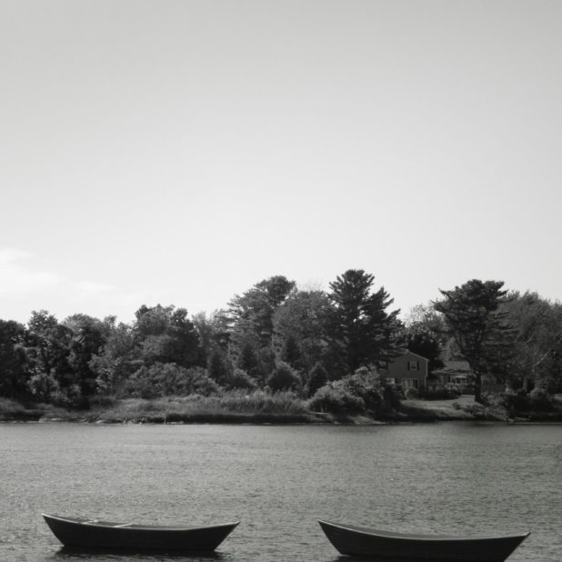 Black-and-white mountain landscape boat iPhone6s Plus / iPhone6 Plus Wallpaper