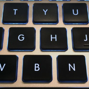 Black keyboard MacBook iPhone7 Wallpaper