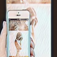 smartphone women iPhone8 Wallpaper