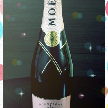 Moet et Chandon champagne iPhone8 Wallpaper
