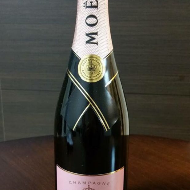 Champagne Moet et Chandon iPhone8Plus Wallpaper