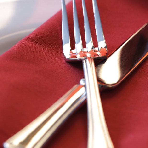 Tableware fork knife iPhone8Plus Wallpaper