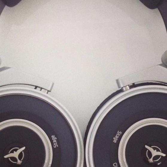 Cool Headphones iPhoneX Wallpaper