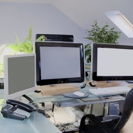Desk PC White iPhoneX Wallpaper
