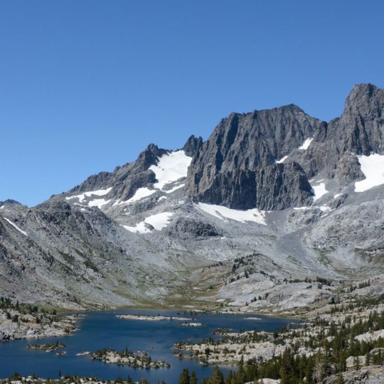 Paisaje de montaña rocosa Fondo de Pantalla SmartPhone para Android