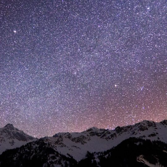 cielo estrellado nevado paisaje de montaña Fondo de Pantalla SmartPhone para Android