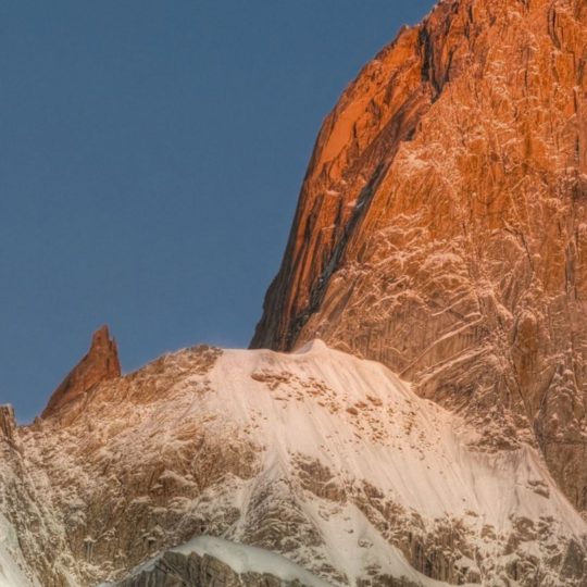 Paisaje nevado de montaña Fondo de Pantalla SmartPhone para Android