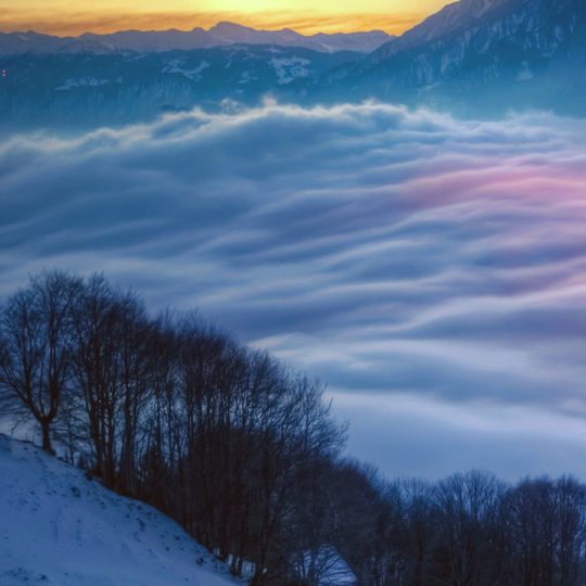 Cubierto de nieve la noche paisaje de montaña Fondo de Pantalla SmartPhone para Android
