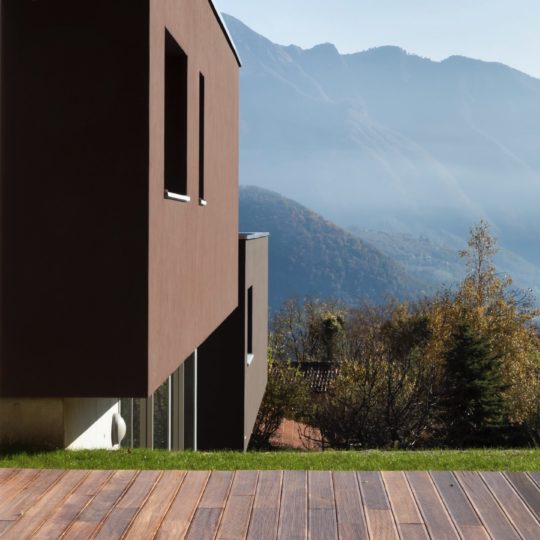 Paisaje verde marrón casa terraza Fondo de Pantalla SmartPhone para Android