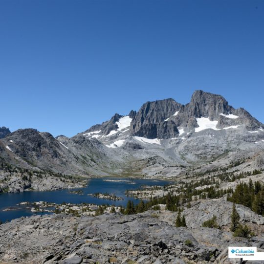 Paisaje de montaña rocosa Fondo de Pantalla SmartPhone para Android