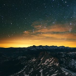cielo nocturno paisaje de montaña Fondo de Pantalla de Apple Watch