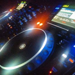 DJ guay iPad / Air / mini / Pro Wallpaper