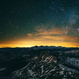cielo nocturno paisaje de montaña iPad / Air / mini / Pro Wallpaper
