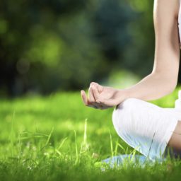 Mano meditación del yoga verde iPad / Air / mini / Pro Wallpaper