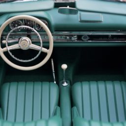 el asiento del conductor del coche verde iPad / Air / mini / Pro Wallpaper