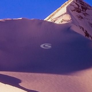 Paisaje de montaña cubierto de nieve Fondo de Pantalla de iPhone4s
