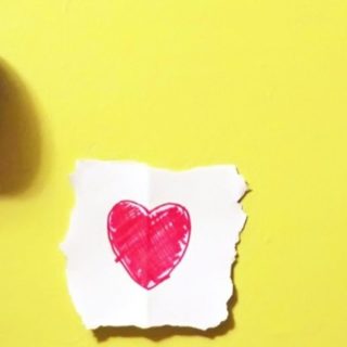 Papel amarillo del corazón de las mujeres Fondo de Pantalla de iPhone4s