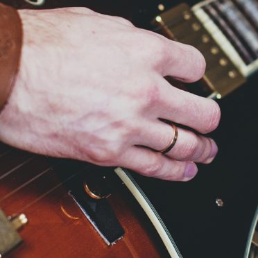 La guitarra y el guitarrista Fondo de Pantalla de iPhone7