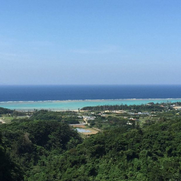 Paisaje de montaña cielo azul mar tropical Fondo de Pantalla de iPhone7Plus