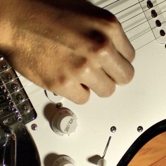 La guitarra y el guitarrista negro Fondo de Pantalla de iPhoneX