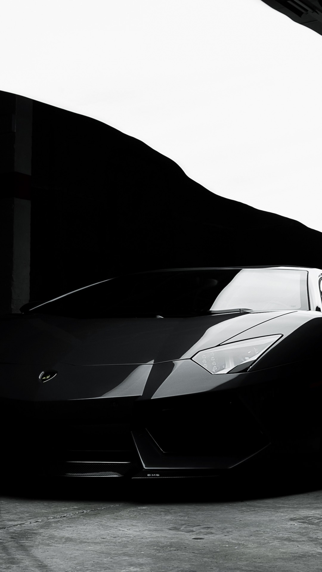 Спорткары на черном фоне. Автомобиль черно белый. Мерседес sls черный матовый. Машина на темном фоне. Bentley continental gt черный.