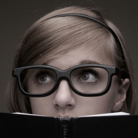 kacamata perempuan Chara Android SmartPhone Wallpaper