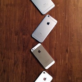 iPhone4S, iPhone5s, iPhone6, iPhone6Plus meja kayu Apple Watch photo face Wallpaper