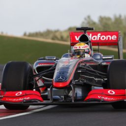 F1 kendaraan iPad / Air / mini / Pro Wallpaper