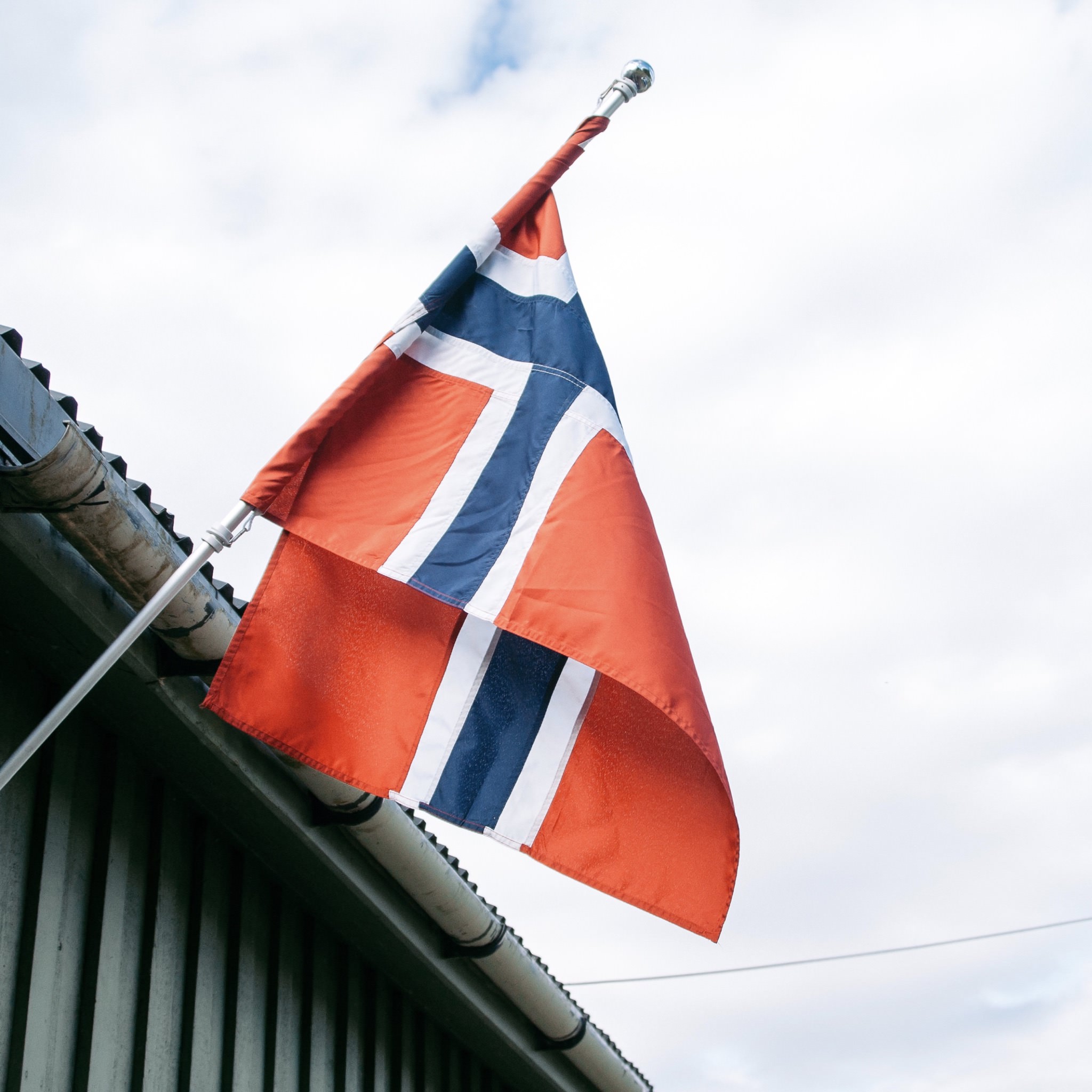 Bendera pemandangan kosong merah wallpaper.sc iPad Tablet