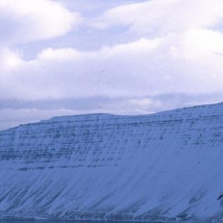 lanskap gunung putih salju iPhone4s Wallpaper