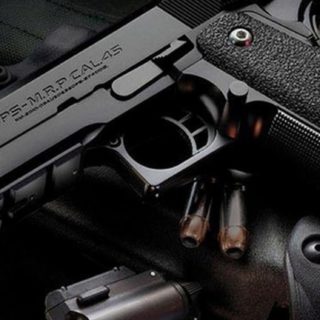 pistol hitam keren iPhone5s / iPhone5c / iPhone5 Wallpaper